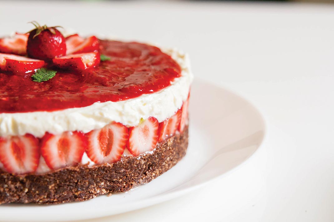 Skutina torta z jagodami
