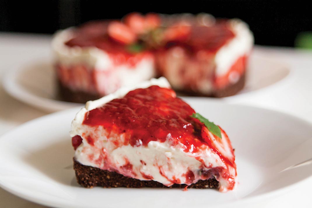 Skutina torta z jagodami