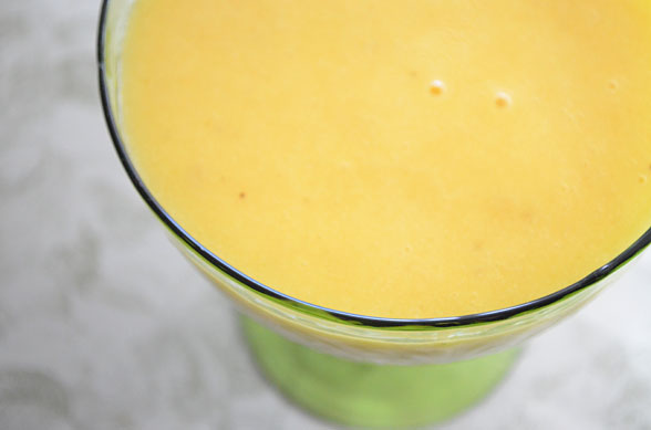 smoothie banana mango