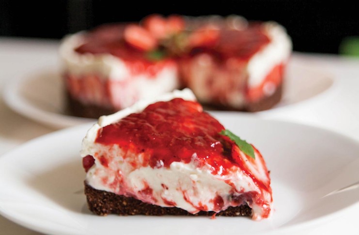 Skutina torta z jagodami