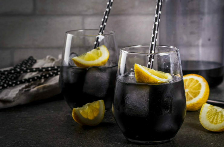 Limonada z aktivnim ogljem