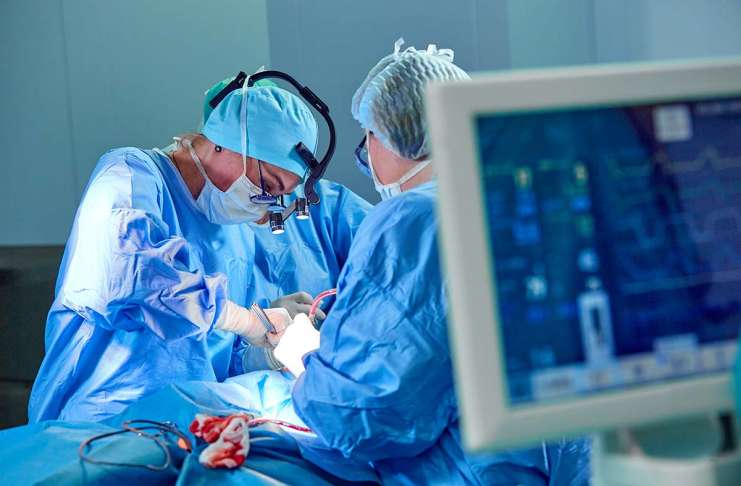 Prva hkratna transplantacija srca in priželjca