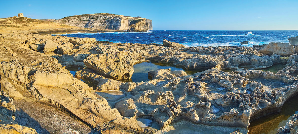 Obala Dwejra na otoku Gozo Obala Dwejra na otoku Gozo