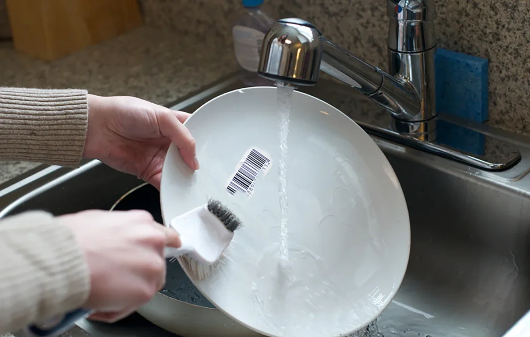 Odstranjevanje nalepk in ostankov lepila