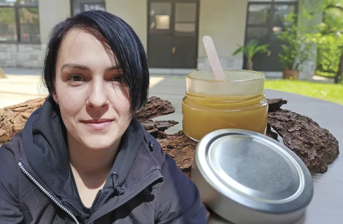Mojca Poje Smrekova smola dela čudeže