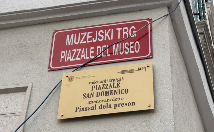 Nove označevalne table. v Kopru