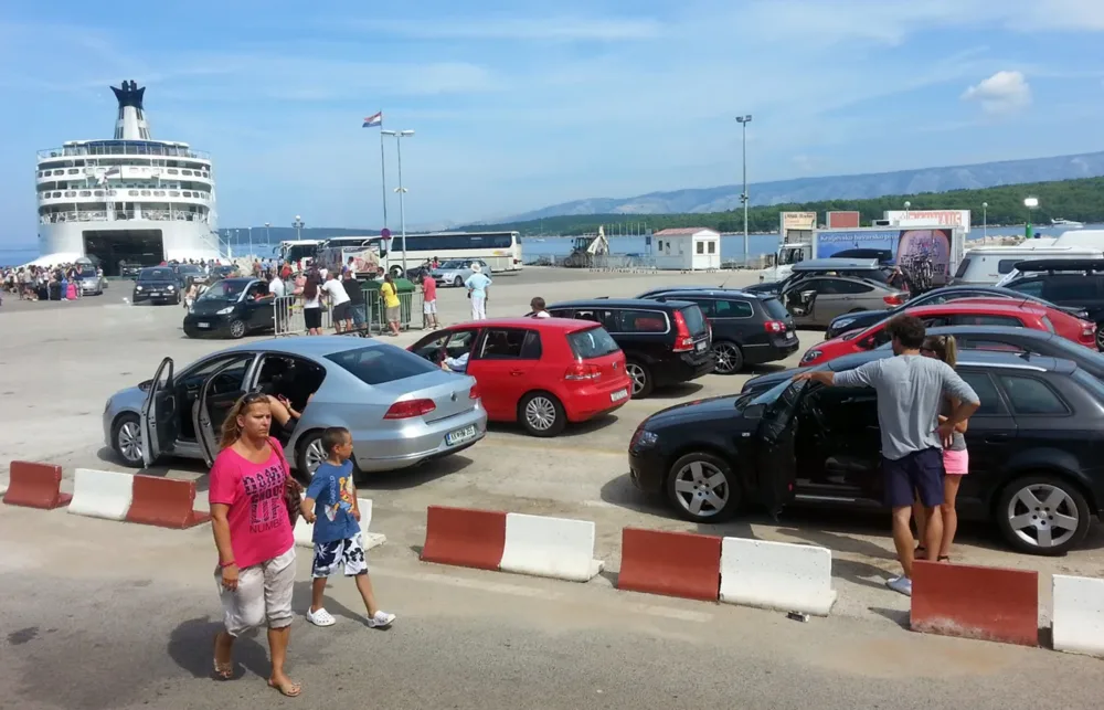 Kako se izogniti kolonam za trajekt Kako se izogniti kolonam za trajekt
