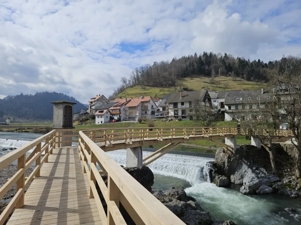 Obmocje Poljanske Sore pri Penah ni varno za kopanje
