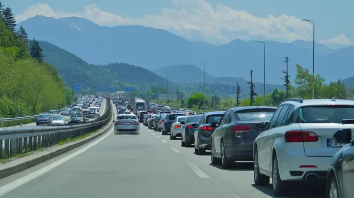 Dars opozarja na poletne prometne konice