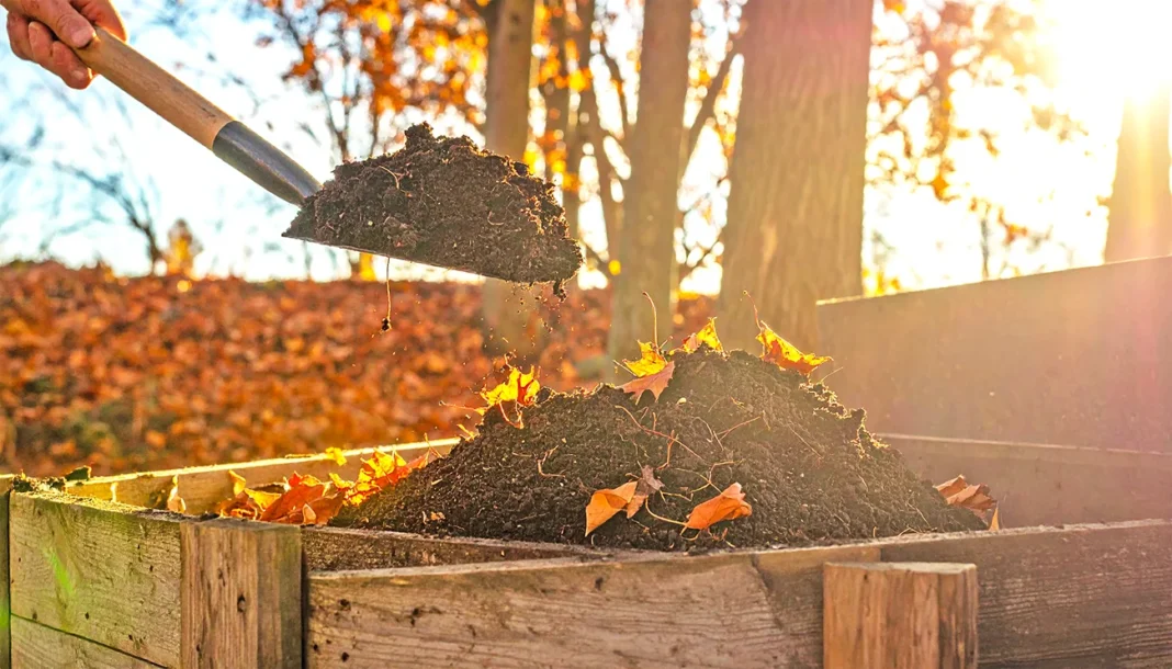 Te jesenske napake pri kompostiranju upočasnijo razgradnjo