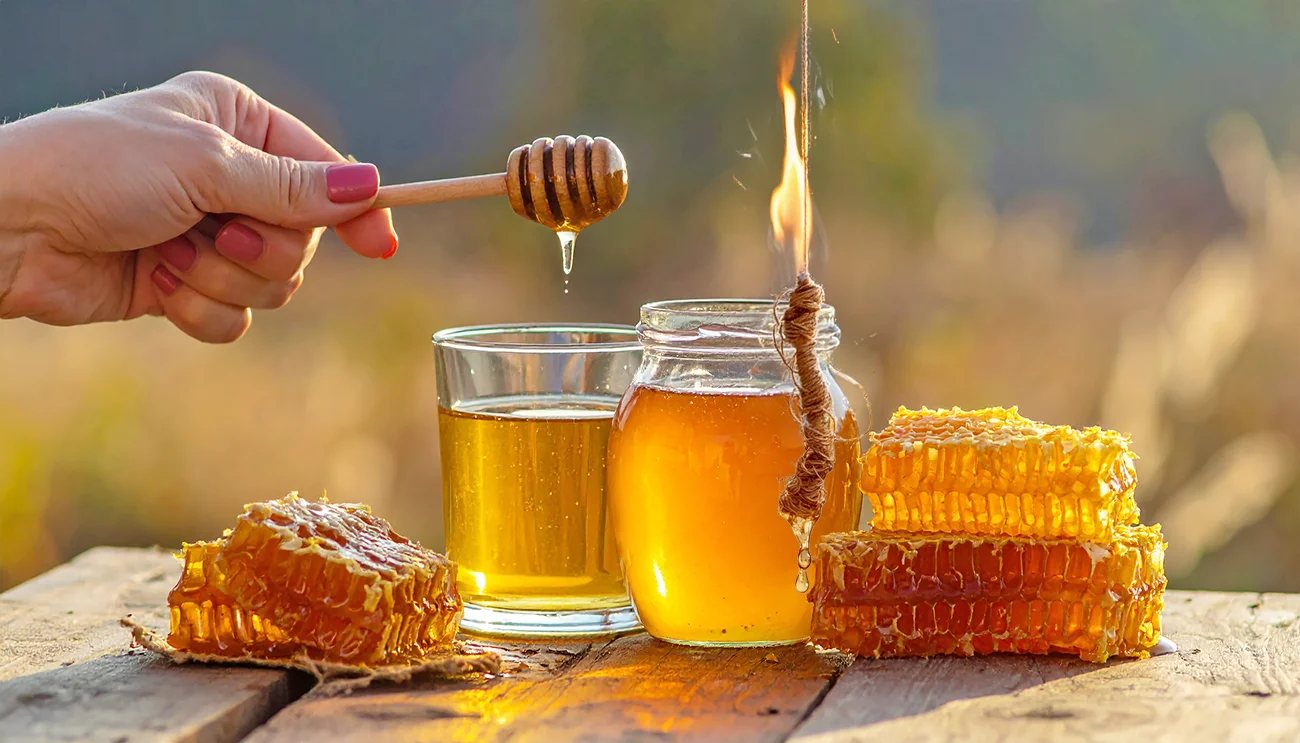 Na policah trgovin je vse več umetnega medu: Tako boste ločili pravi čebelji med od ponaredkov