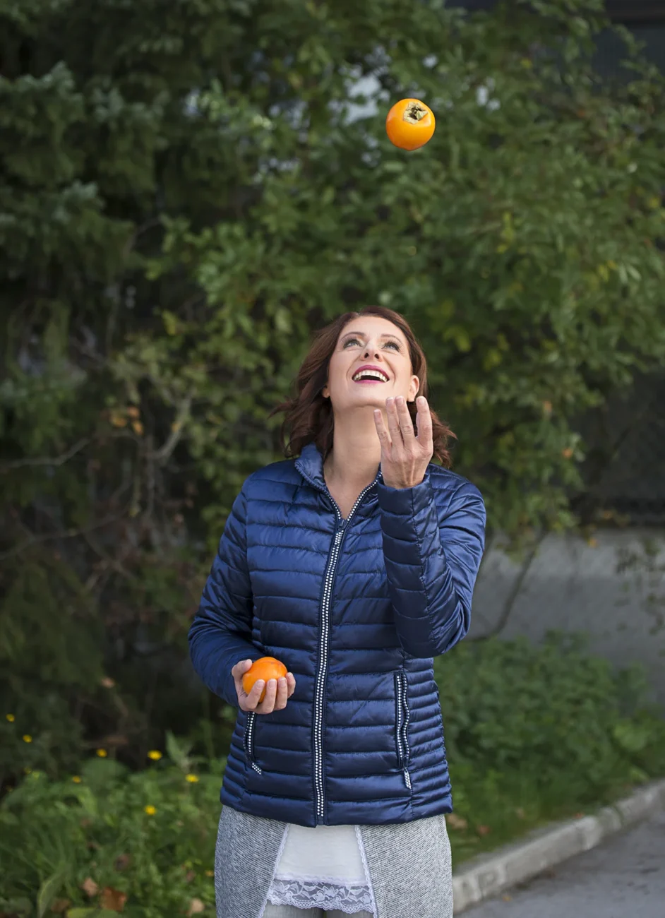 Katja Tratnik žonglira