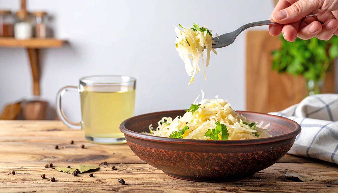 Kislo zelje namesto prehranskih dopolnil: Kako ga jesti, da deluje kot naravni probiotik