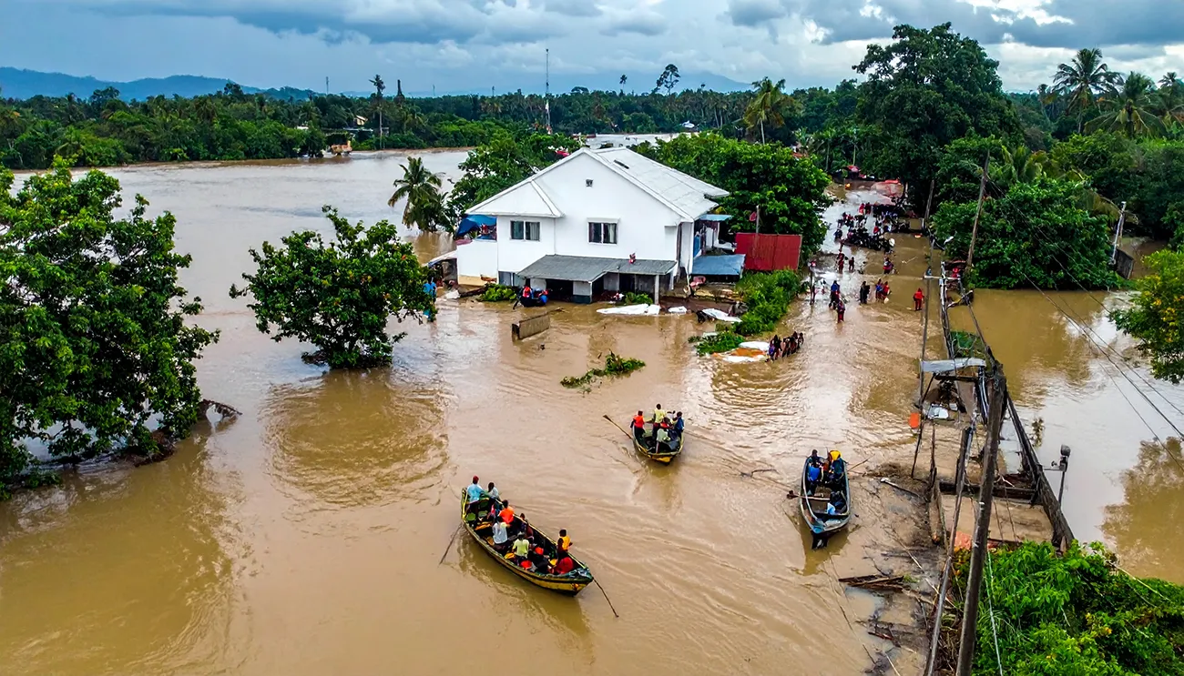 Poplave v Indoneziji in na Šrilanki terjale več kot 1200 življenj – ogroženi milijoni prebivalcev