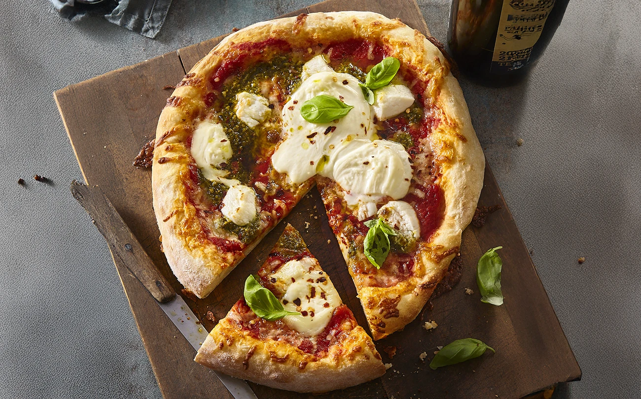 Domača vegetarijanska pica s sirom – Recept, ki vedno uspe