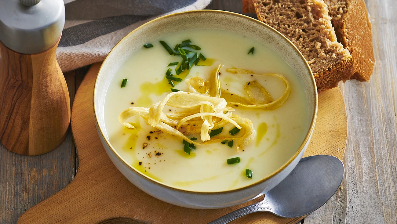 Juha iz pastinaka s čipsom