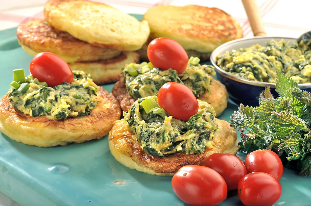 Krompirjevi polpeti z mladimi koprivami