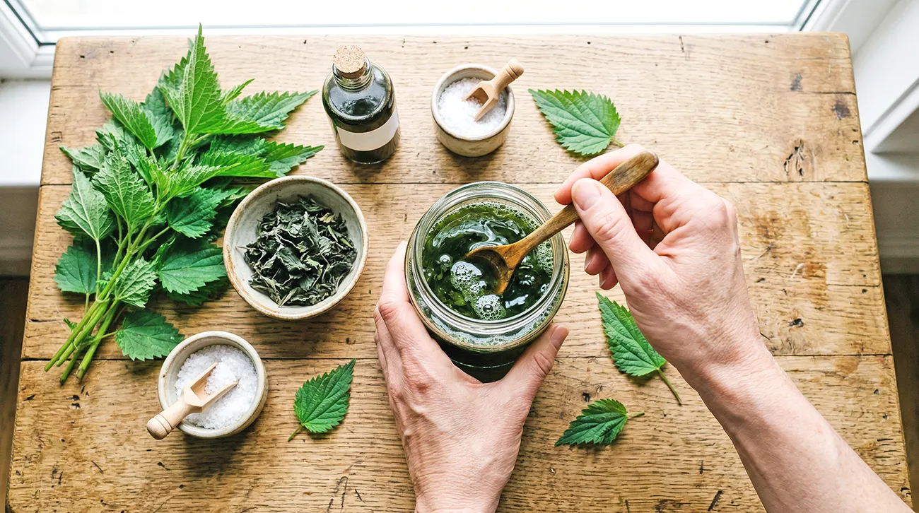 Kopriva za lase: Zakaj so jo uporabljale že naše babice