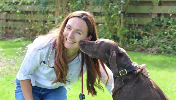 Veterinarka svetuje o nakupu za hisne ljubljencke Veterinarka razkrila trik, zaradi katerega lastniki živali pogosto prihranijo več sto evrov